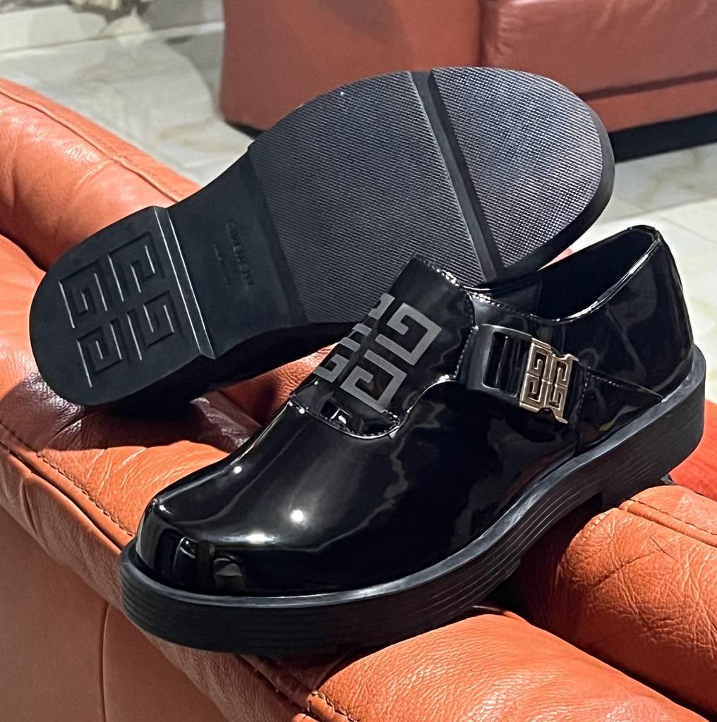 Paire Givenchy - Louis Vuitton